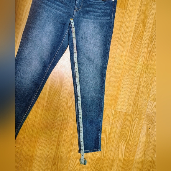 1822Classic Blue Women's Jeans, Adriana Style Size 12 - Picture 6 of 6